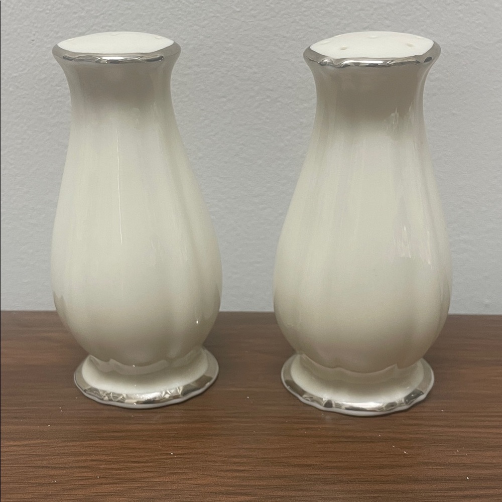 Lenox porcelain salt & pepper shakers Set Silver Trim